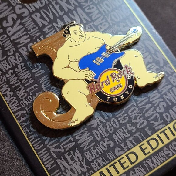 Hard Rock Cafe Sumo Wrestler Limited Ed Puzzle Pin Badge Japan Tokyo US SELLER - Picture 1 of 5